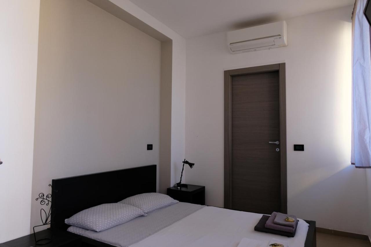 Il Miglio In Piu Bed & Breakfast Кастел ди Туза Екстериор снимка